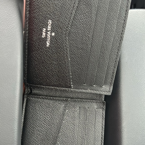 Men’s Louis Vuitton wallet - Picture 3 of 4